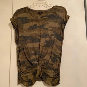 Lucky Brand Army Green Camo Twist Front Tee Shirt rRolled Sleeve Women Size S/P
